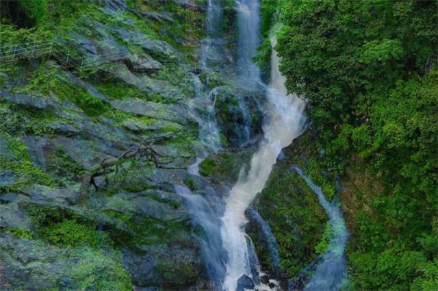 三千里锦绣江山长空战鹰折翼,202座墓碑背后隐藏的秘密